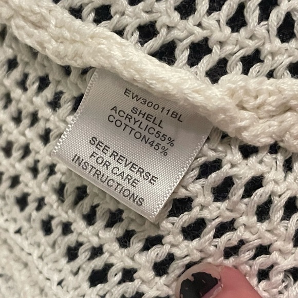 En creme white crocheted long cardigan - Picture 3 of 7